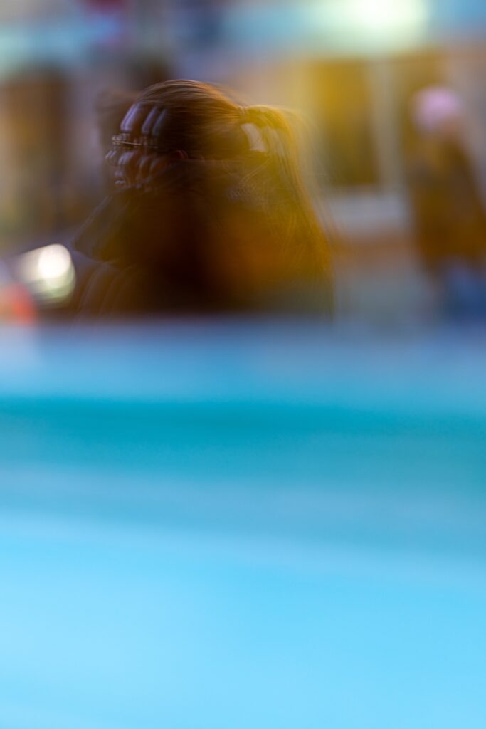 Shot on rue Saint-Paul using the Canon R5 Mark II, with RF 85mm f1.2 L USM lens, at f1.2 aperture, shutter speed of 1/200s, ISO 100.