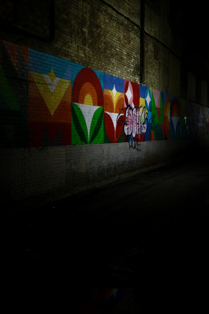 Shot near rue Sainte-Catherine using the Canon R5 Mark II, with RF 50mm f1.2 L USM lens, at f1.2 aperture, shutter speed of 1/80s, ISO 500, B+W 1/4 black mist filter.